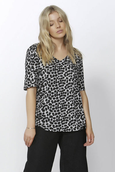 Betty Basics Messina V-Neck Tee in Leopard Print - Hey Sara